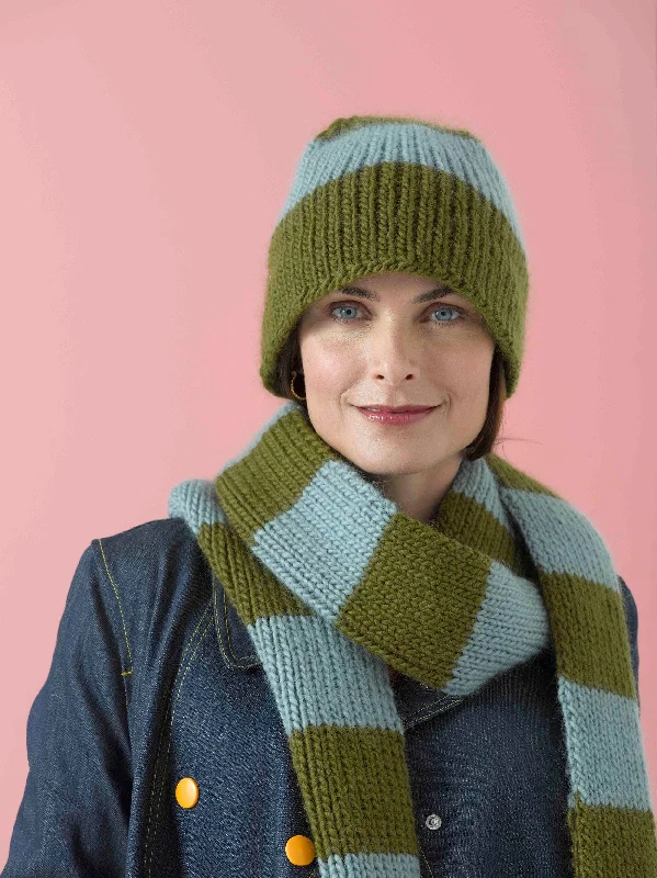  -Anti-scratch scratching board AND cat bed in oneBleecker Street Hat and Scarf Pattern (Knit)