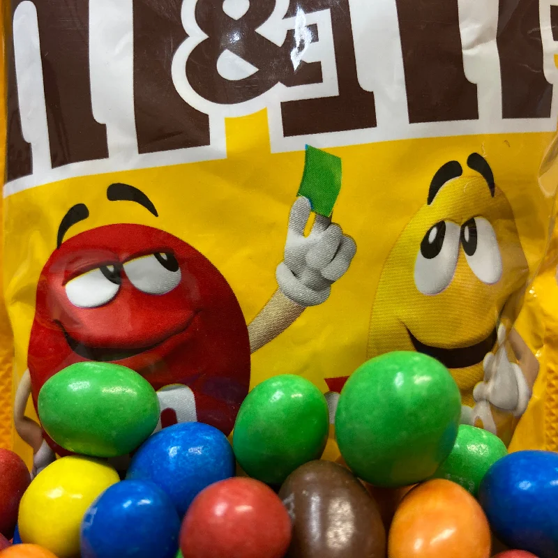  -Anti-scratch scratching board AND cat bed in one1/2 Kilo of M&M's Peanut (2 Bags of 268g)